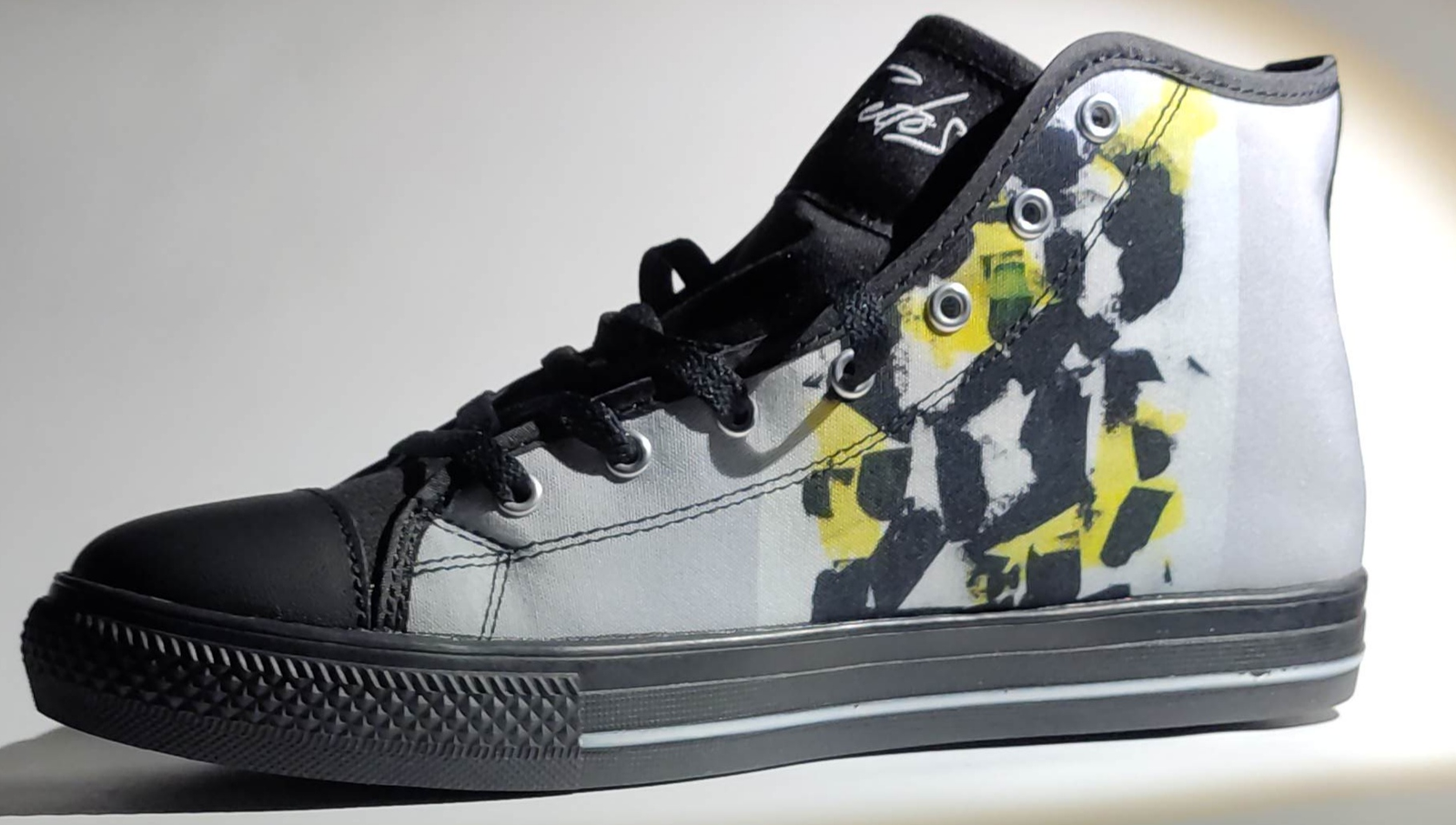 High-top sneaker — Model 04 — DESANTOS
